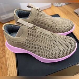 Allbirds Tree Dasher Relay women's size 9 EUC
